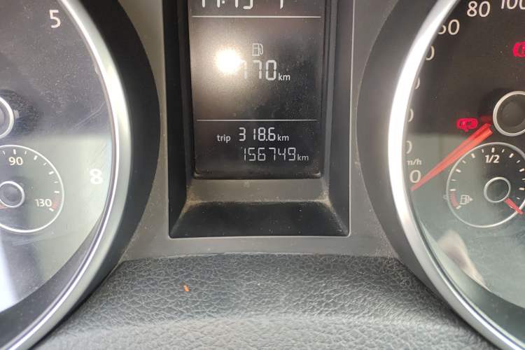 Used Volkswagen Golf 2011 1.6L Automatic Comfort Model Odometer Close Up