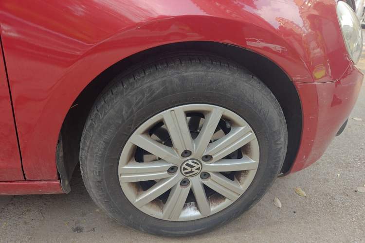 Used Volkswagen Golf 2011 1.6L Automatic Fashion Edition Right Front Wheel Hub