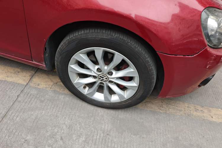 Used Volkswagen Golf 2011 1.4 TSI Manual Comfort Edition Right Front Wheel Hub