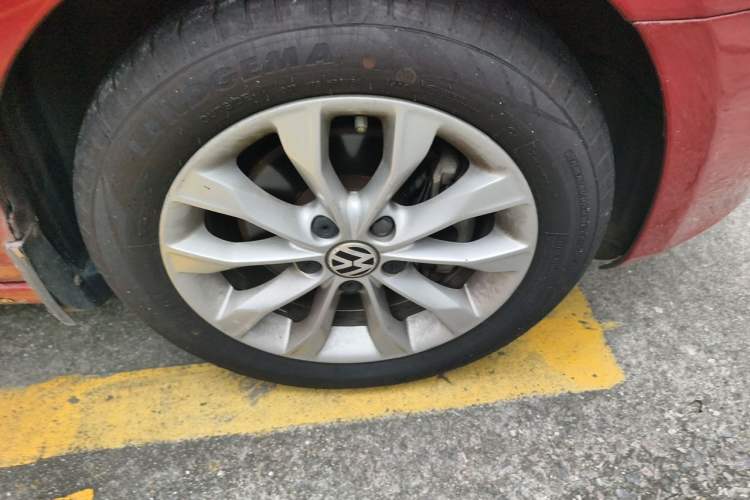 Used Volkswagen Golf 2011 1.4 TSI Automatic Comfort Model Right Front Wheel Hub