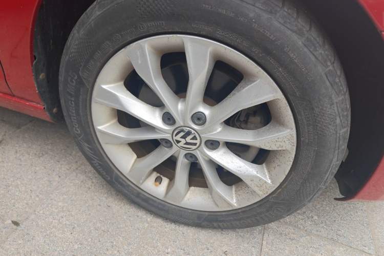 Used Volkswagen Golf 2011 1.4 TSI Automatic Comfort Model Right Front Wheel Hub