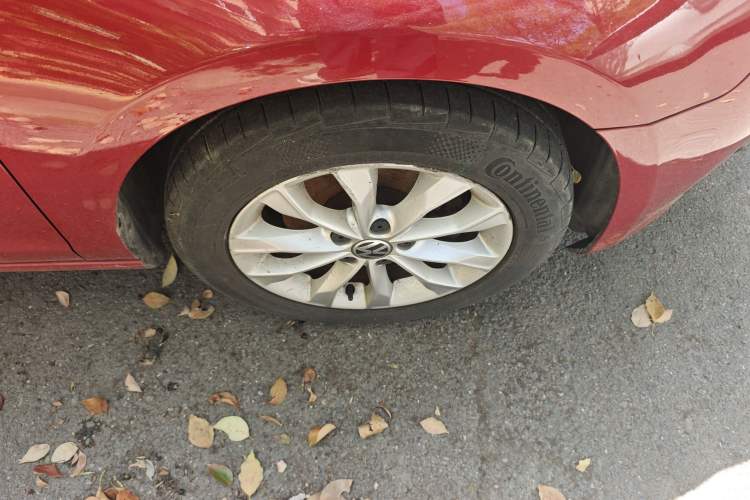 Used Volkswagen Golf 2011 1.4 TSI Automatic Comfort Model Right Front Wheel Hub