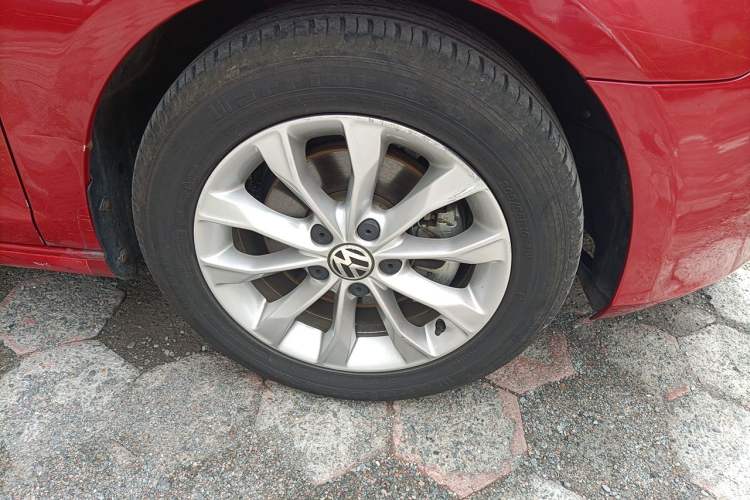Used Volkswagen Golf 2011 1.4 TSI Automatic Comfort Model Right Front Wheel Hub