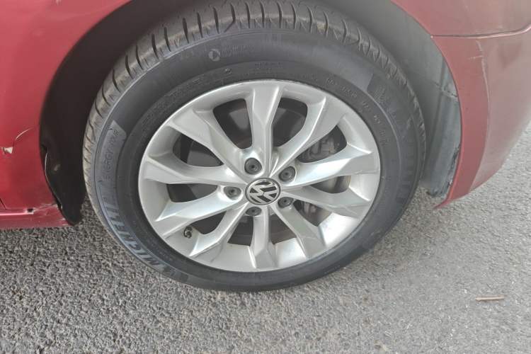 Used Volkswagen Golf 2011 1.4 TSI Automatic Comfort Model Right Front Wheel Hub