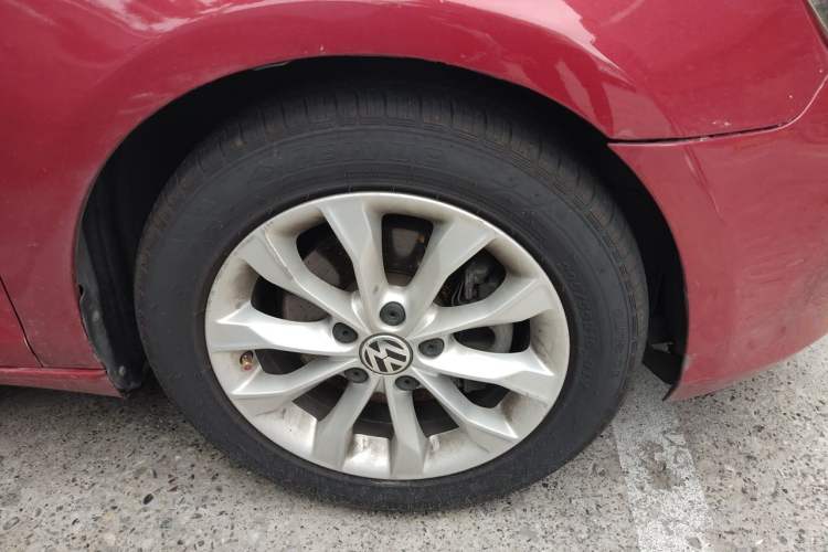 Used Volkswagen Golf 2011 1.4 TSI Automatic Comfort Model Right Front Wheel Hub