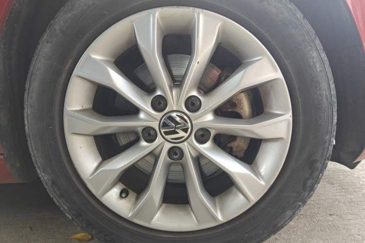 Used Volkswagen Golf 2011 1.4 TSI Automatic Comfort Model Right Front Wheel Hub