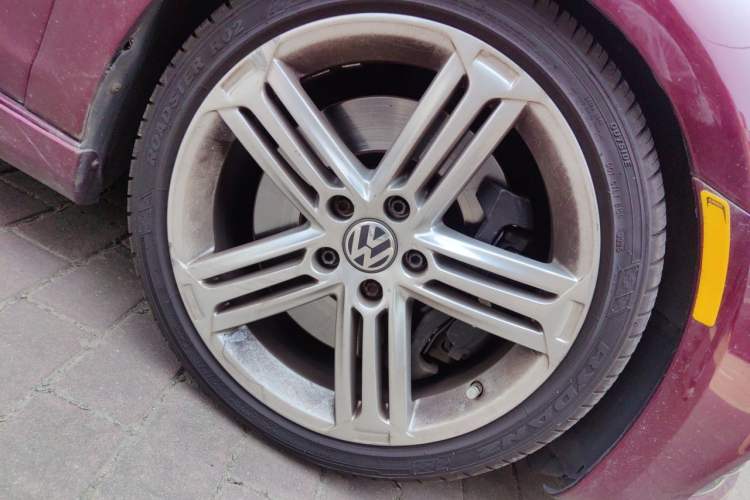 Used Volkswagen Golf 2011 2.0 TSI R Right Front Wheel Hub