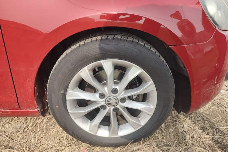 Used Volkswagen Golf 2011 1.6L Automatic Comfort Model Right Front Wheel Hub