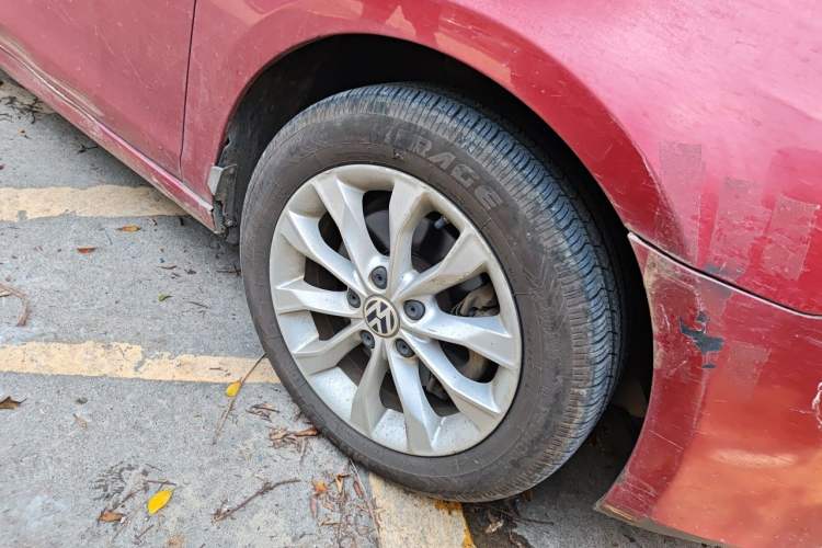 Used Volkswagen Golf 2011 1.4 TSI Automatic Comfort Model Right Front Wheel Hub