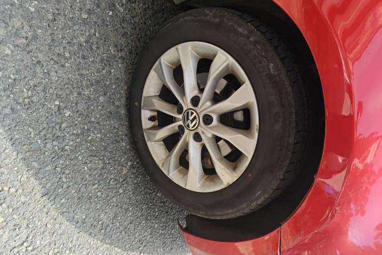 Used Volkswagen Golf 2011 1.6L Automatic Comfort Model Right Front Wheel Hub