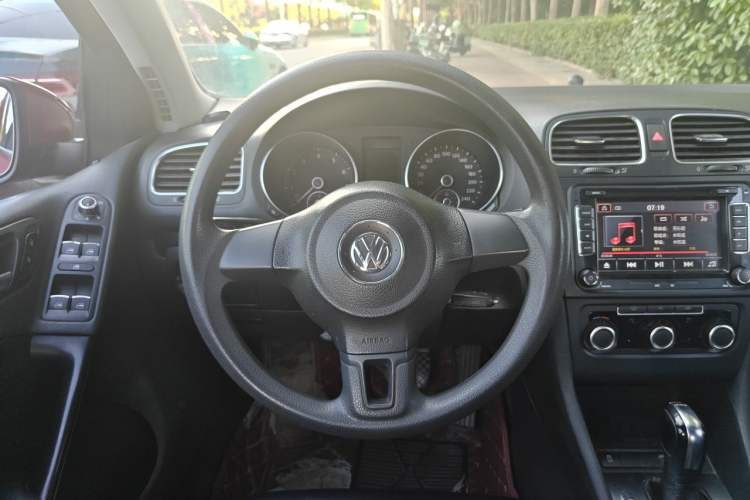 Used Volkswagen Golf 2011 1.4 TSI Automatic Comfort Model Steering Wheel