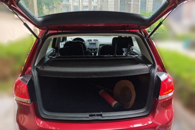 Used Volkswagen Golf 2011 1.6L Automatic Fashion Edition Trunk