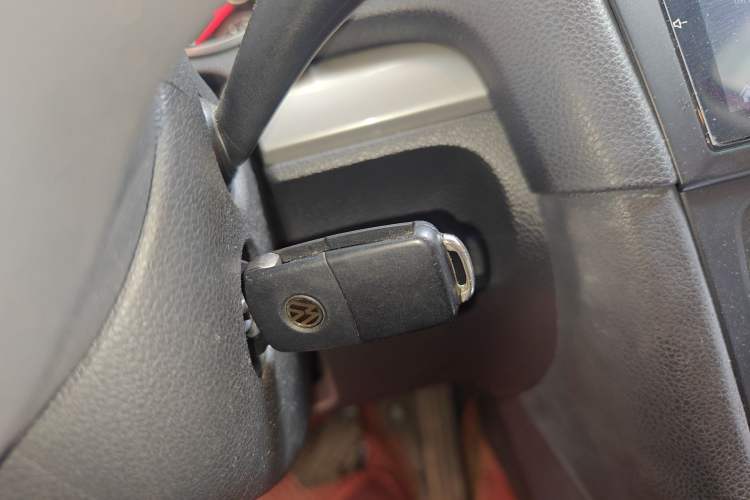 Used Volkswagen Golf 2011 1.6L Automatic Fashion Edition Vehicle Key