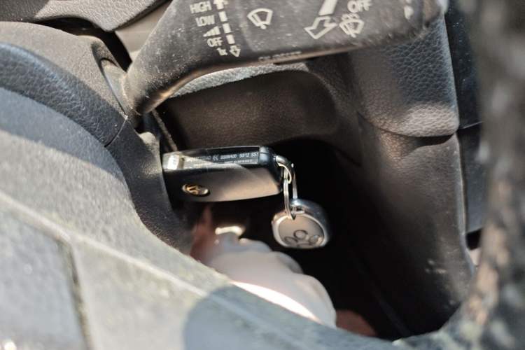 Used Volkswagen Golf 2011 1.6L Automatic Fashion Edition Vehicle Key