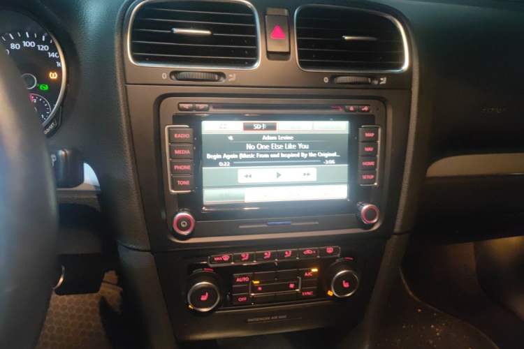Used Volkswagen Golf 2011 1.4 TSI Luxury Touring Edition Audio And AC Panel