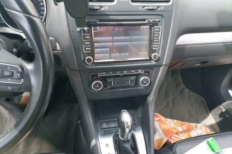 Used Volkswagen Golf 2011 1.4 TSI Automatic Luxury Edition Audio And AC Panel