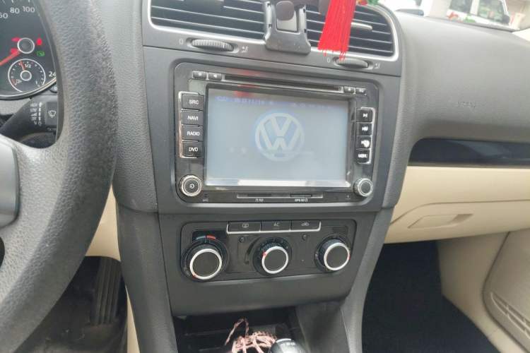 Used Volkswagen Golf 2011 1.6L Automatic Comfort Model Audio And AC Panel