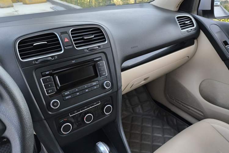 Used Volkswagen Golf 2011 1.4 TSI Automatic Comfort Model Audio And AC Panel