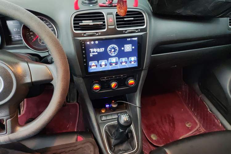 Used Volkswagen Golf 2011 1.6 Manual Comfort Model Audio And AC Panel