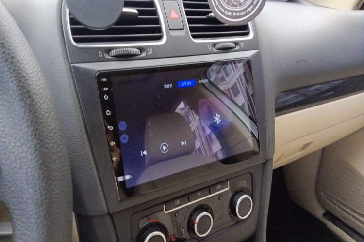 Used Volkswagen Golf 2011 1.6L Automatic Comfort Model Audio And AC Panel