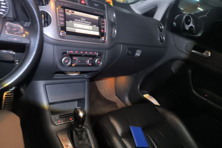 Used Volkswagen Golf 2011 1.4TSI Cross Golf Audio And AC Panel
