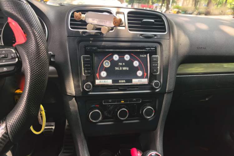 Used Volkswagen Golf 2011 1.6 Manual Fashion Edition Audio And AC Panel