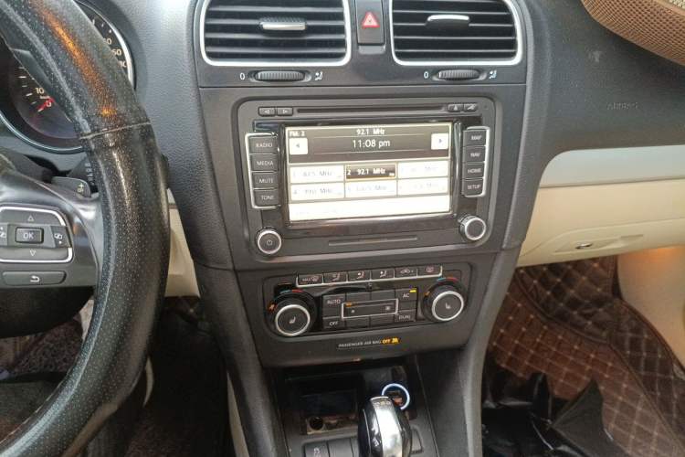 Used Volkswagen Golf 2011 1.4 TSI Luxury Touring Edition Audio And AC Panel