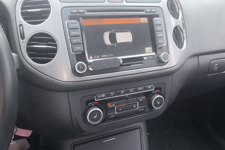 Used Volkswagen Golf 2011 1.4TSI Cross Golf Audio And AC Panel
