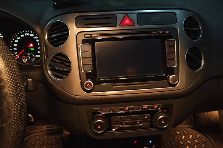 Used Volkswagen Golf 2011 1.4TSI Cross Golf Audio And AC Panel