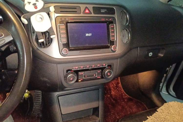 Used Volkswagen Golf 2011 1.4TSI Cross Golf Audio And AC Panel