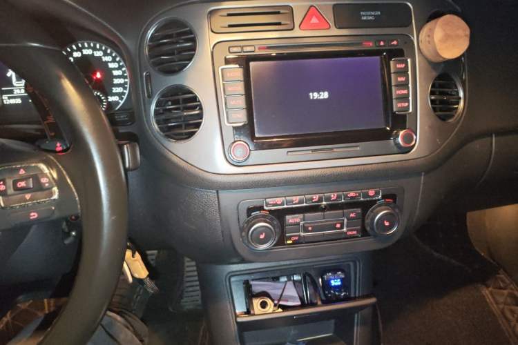 Used Volkswagen Golf 2011 1.4TSI Cross Golf Audio And AC Panel