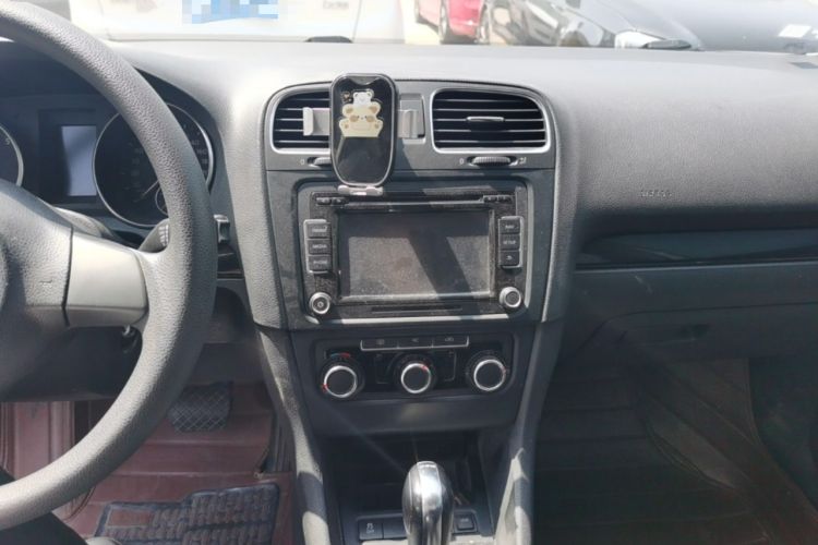 Used Volkswagen Golf 2011 1.6L Automatic Comfort Model Audio And AC Panel