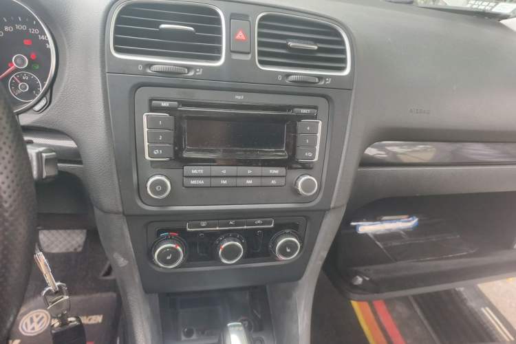 Used Volkswagen Golf 2011 1.4 TSI Automatic Comfort Model Audio And AC Panel