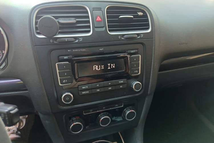 Used Volkswagen Golf 2011 1.4 TSI Automatic Comfort Model Audio And AC Panel