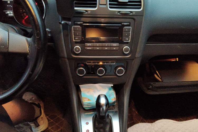 Used Volkswagen Golf 2011 1.6L Automatic Comfort Model Audio And AC Panel