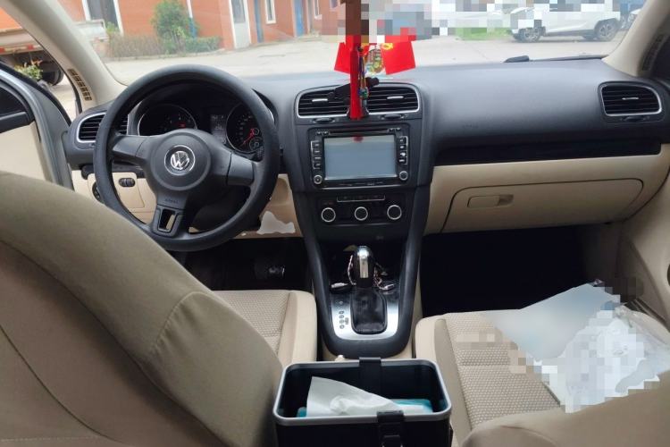 Used Volkswagen Golf 2011 1.6L Automatic Comfort Model Center Console