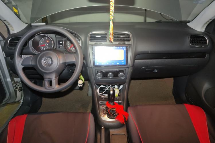 Used Volkswagen Golf 2011 1.6L Automatic Comfort Model Center Console