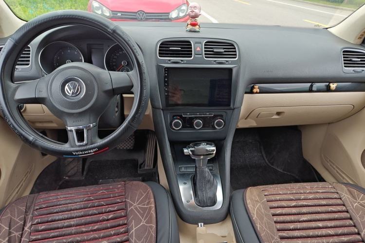 Used Volkswagen Golf 2011 1.4 TSI Automatic Comfort Model Center Console