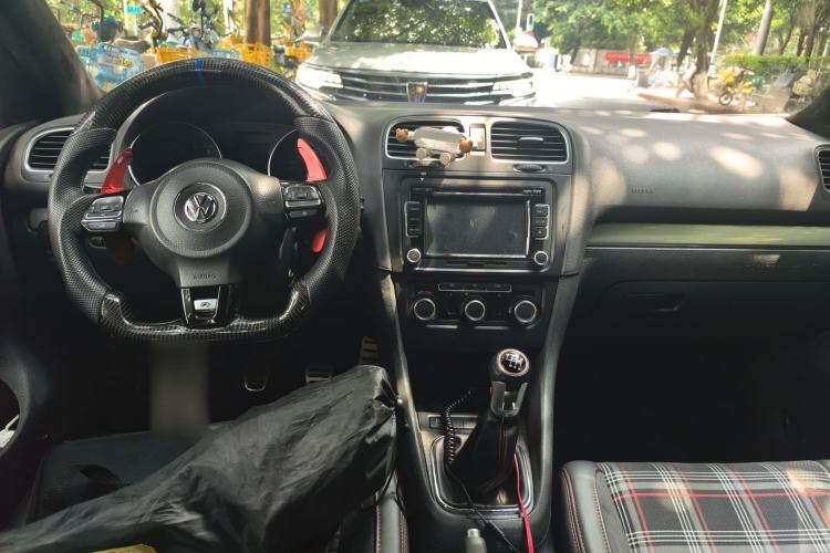 Used Volkswagen Golf 2011 1.6 Manual Fashion Edition Center Console