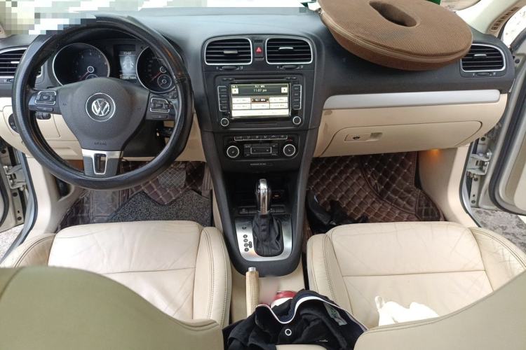 Used Volkswagen Golf 2011 1.4 TSI Luxury Touring Edition Center Console