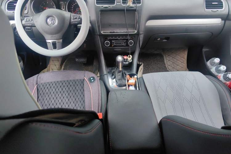 Used Volkswagen Golf 2011 1.4 TSI Comfort Travel Edition Center Console