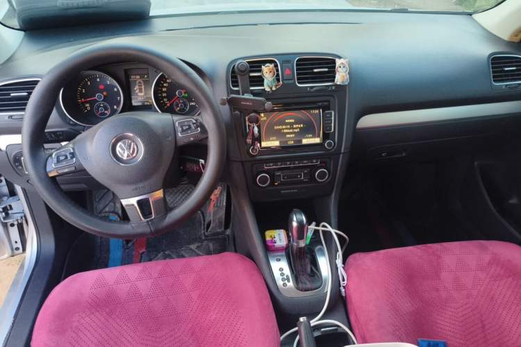 Used Volkswagen Golf 2011 1.4 TSI Comfort Travel Edition Center Console