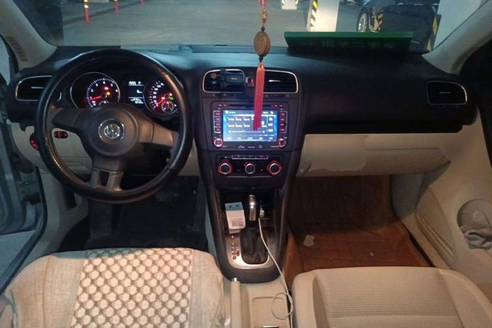 Used Volkswagen Golf 2011 1.4 TSI Automatic Comfort Model Center Console