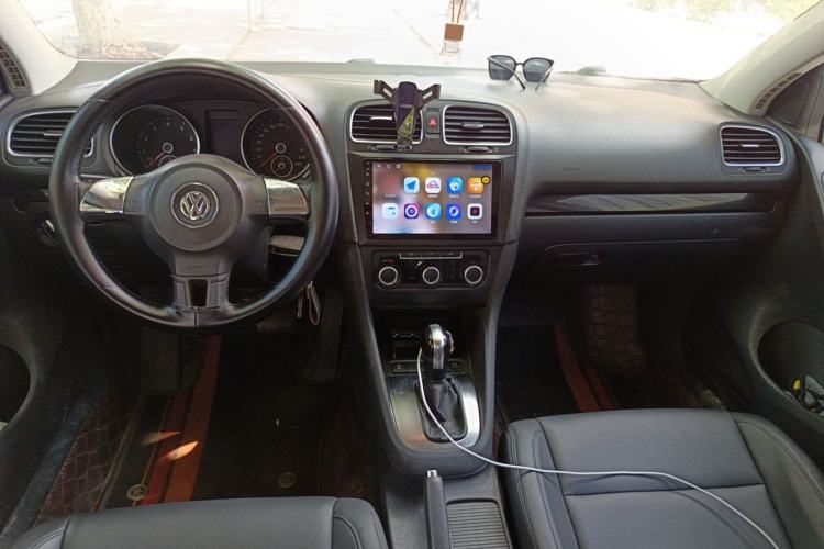Used Volkswagen Golf 2011 1.4 TSI Automatic Comfort Model Center Console