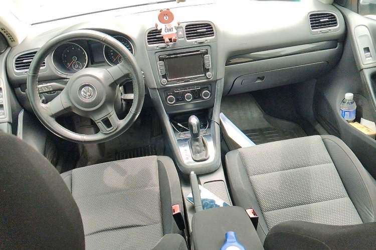 Used Volkswagen Golf 2011 1.6L Automatic Comfort Model Center Console