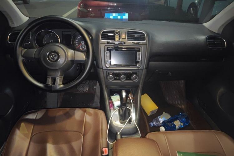Used Volkswagen Golf 2011 1.6L Automatic Comfort Model Center Console
