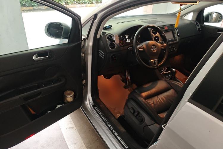 Used Volkswagen Golf 2011 1.4TSI Cross Golf Driver Seat