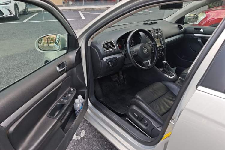 Used Volkswagen Golf 2011 1.4 TSI Luxury Touring Edition Driver Seat