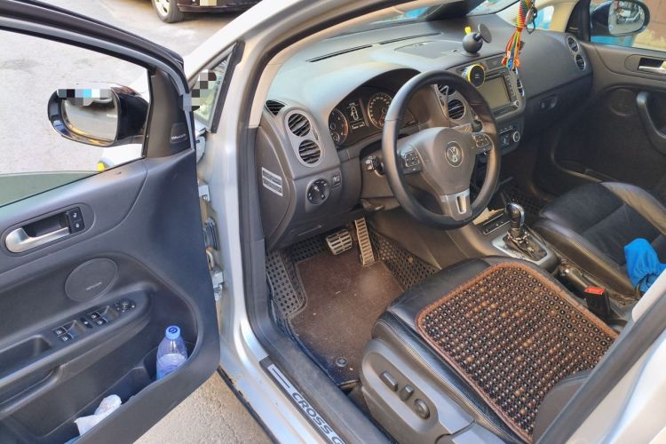 Used Volkswagen Golf 2011 1.4TSI Cross Golf Driver Seat