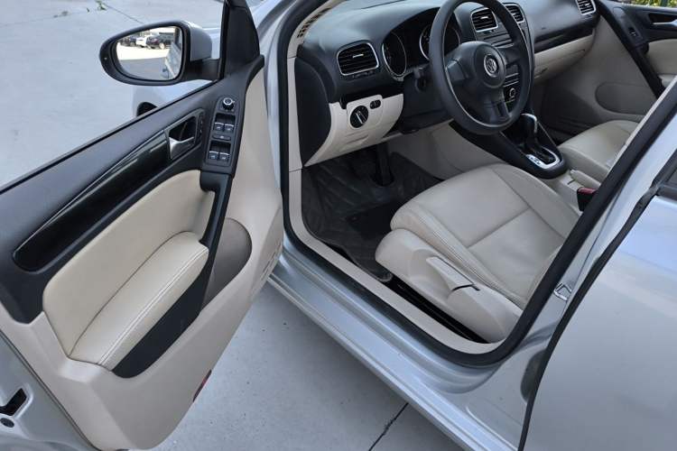 Used Volkswagen Golf 2011 1.4 TSI Automatic Comfort Model Driver Seat